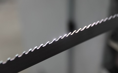 德宏双金属带锯条产生切削噪音的原因具体有哪些？